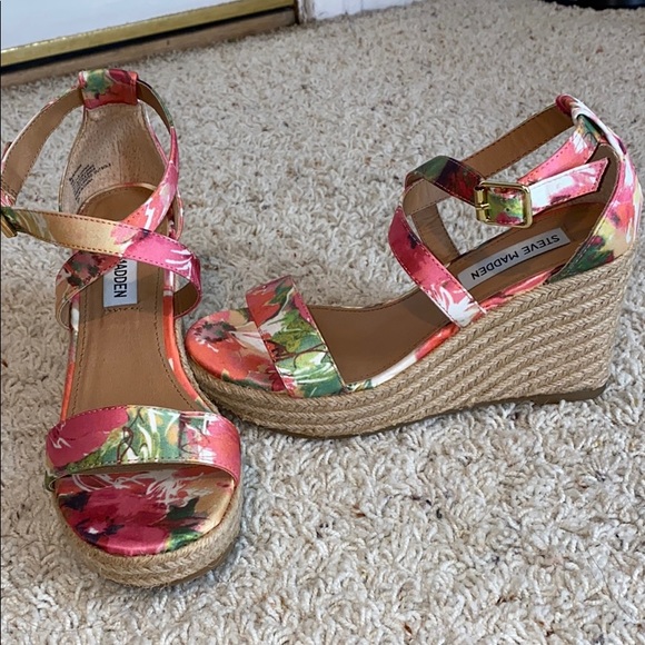 Steve Madden Shoes - Steve Madden Pink Floral Wedges Size 6